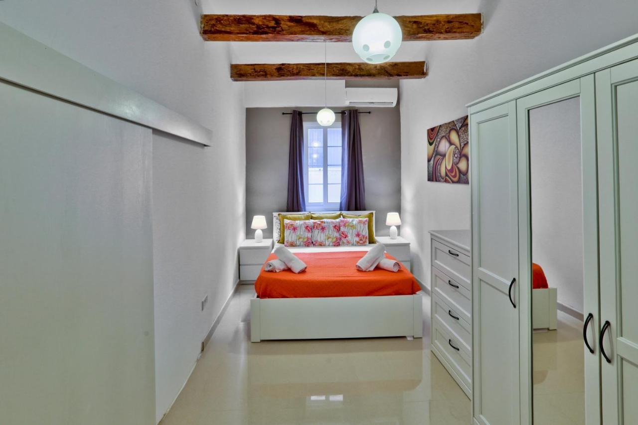 Charming Valletta 1 Bedroom Apartment Off Republic Street Sleeps 4 Exterior photo