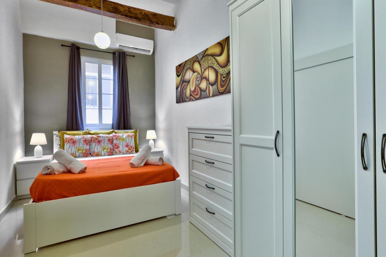 Charming Valletta 1 Bedroom Apartment Off Republic Street Sleeps 4 Exterior photo